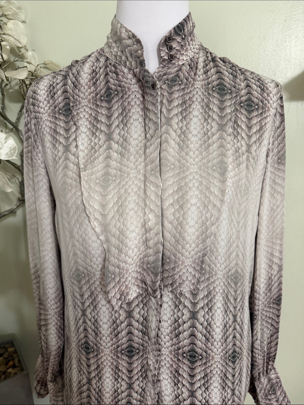 Joe's Jeans Neutral Snake-Print 100% Silk  Mandarin Collar Blouse - Picture 2 of 5